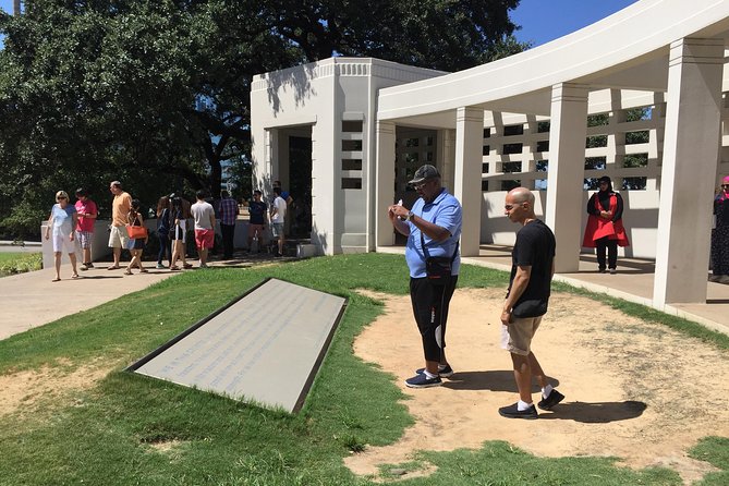 JFK Historical Tour - Dealey Plaza National Historic Landmark District: the motorcade story with evidence and debate