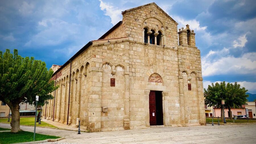 Journey Through Time - Discover Sardinia's Ancient Treasures - Getting around: Tuk-Tuk vs minivan, and what you should expect