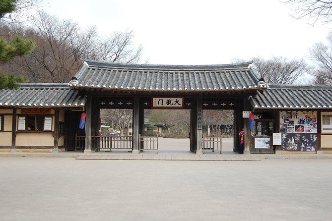 Korean Heritage Tour: Palaces and Villages of Seoul Including Gyeongbokgung Palace - National Folklore Museum: Replica Exhibits That Make Daily Life Click