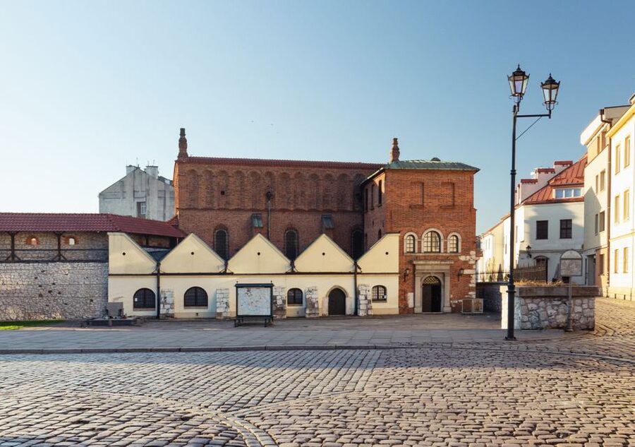 Krakow: Kazimierz District Jewish Heritage Tour - Old Synagogue start: where the story gets grounded