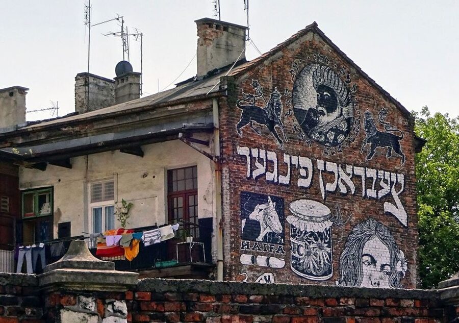 Krakow: Kazimierz District Jewish Heritage Tour - Szeroka Street walk: how everyday space tells cultural history
