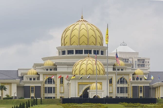 Kuala Lumpur Malacca River Cruise and Historical Tour with Lunch - Lunch and a 40-minute river cruise: the perfect reset between walking days
