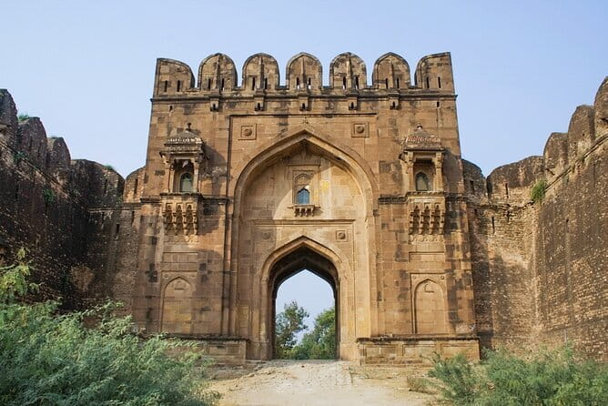 Lahore Heritage in a Day - Lahore Fort: Sheesh Mahal and Moti Masjid in one guided hour