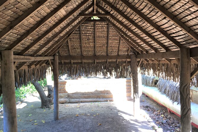 Land and Sea cultural tour to discover traditions, heritage and the lagoon - A Moorea Land and Sea Day Built Around Two Different Worlds