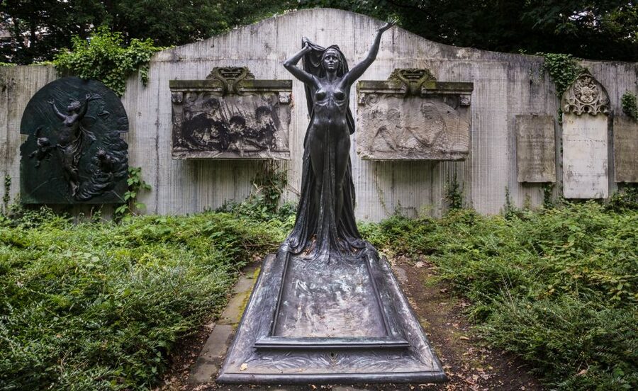 Leipzig Old Cemetery: 75-Minute Dark History Tour - Key things I’d plan around