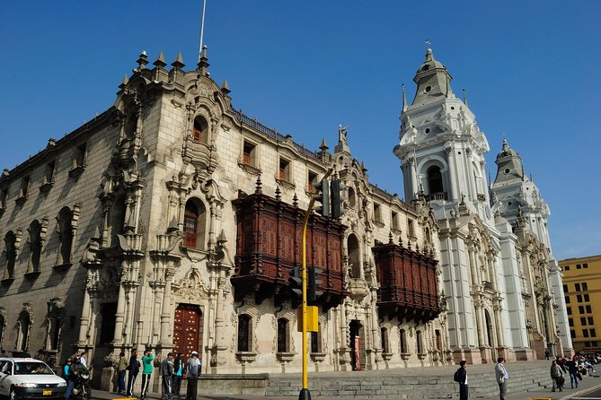 Lima's Vibrant Heritage: Exploring the City's Landmarks Half-day - El Parque del Amor: ocean views and a very Lima way to start