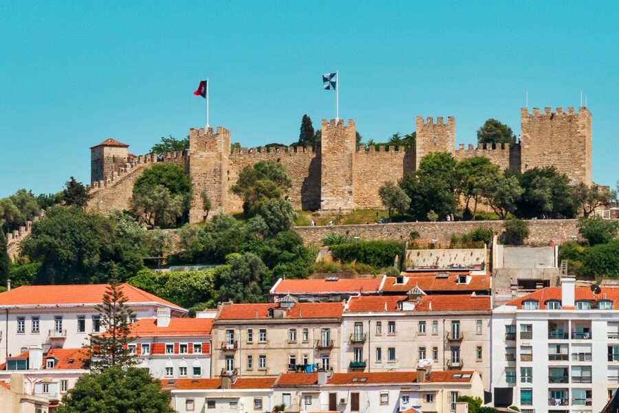 Lisbon: 3-Hour Historical Tour - Traditional stores, local shopping culture, and small details