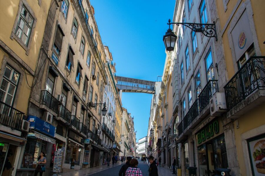 Lisbon: Historical Tour on a Tukxi - Mouraria in 15 Minutes: Color, Food, and Street Art