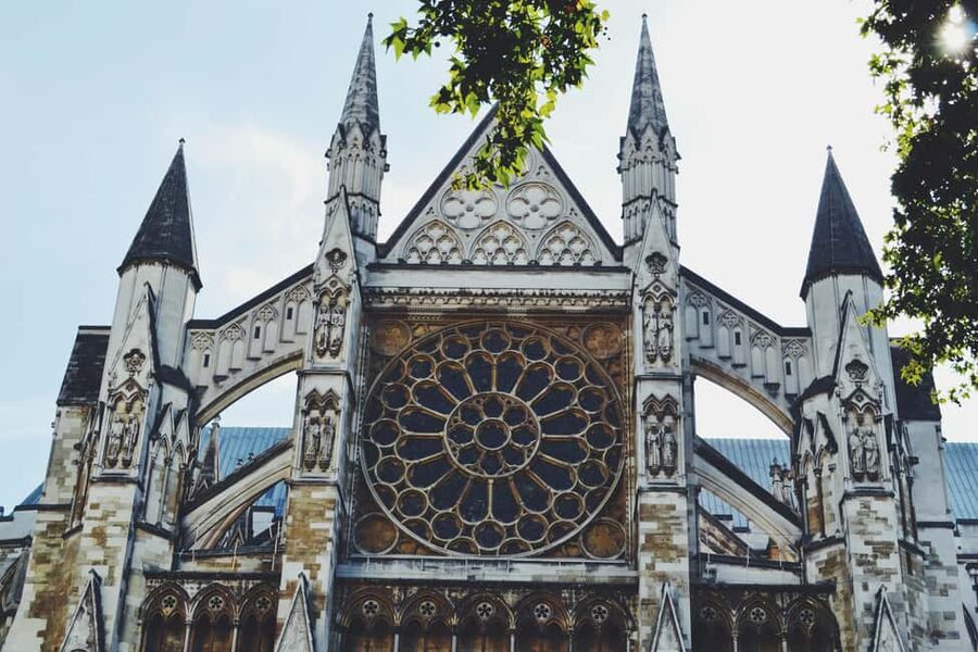 London: Westminster Abbey Tour with a Royal Heritage Guide - Poets’ Corner and Famous Graves: Dickens, Hawking, and the Human Side of Power