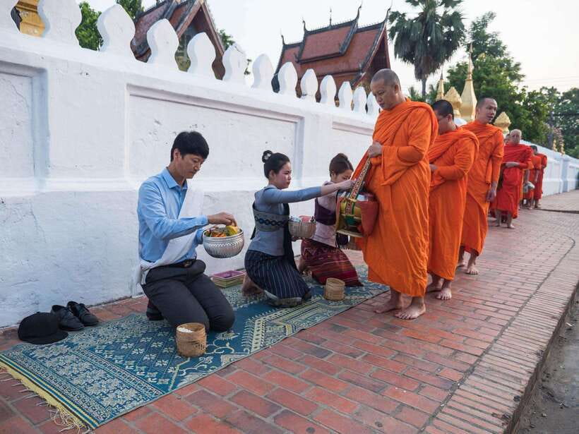 Luang Prabang: UNESCO World Heritage City Highlights Tour - 6am alms-giving and the morning market: why it’s worth the sleep loss