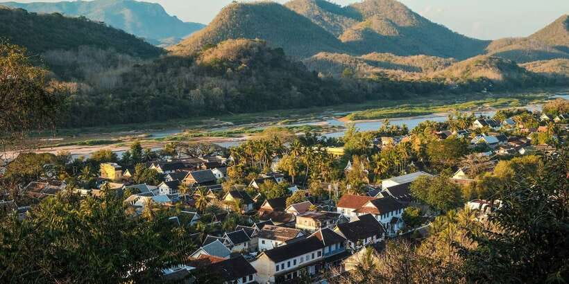 Luang Prabang: UNESCO World Heritage City Highlights Tour - Morning temple circuit: from Wat Xieng Thong to royal-era history