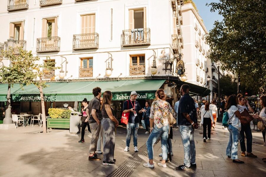 Madrid: Tapas, Taverns & History Tour - The 1906 Family Bar Finale at La Casa del Abuelo