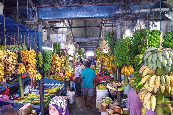 Malé Uncovered Heritage, Culture and Hidden Gems - Majeedhee and Chaandanee Magu: souvenirs with less guesswork