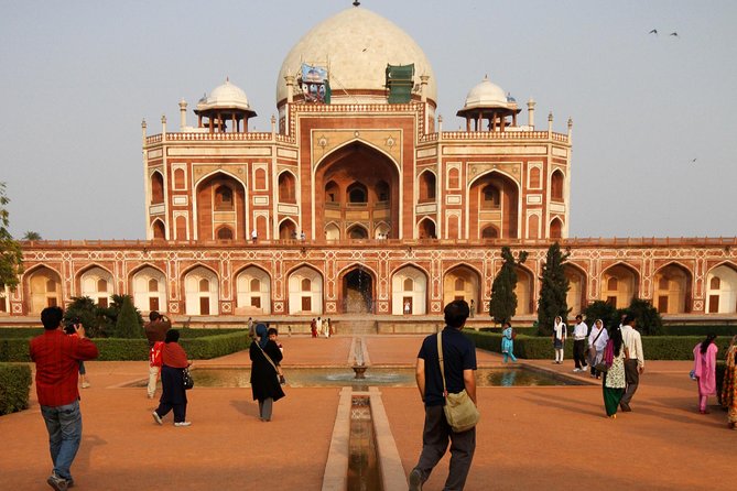 Mughal Heritage Tour Including Lodhi Garden, Humayun Tomb and Akshardham Temple - Lodhi Garden: 90 acres of calm and Mughal tombs