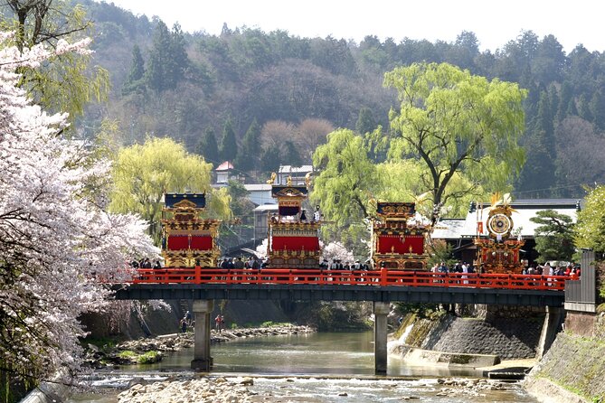 Nagoya: 2026 Hida Takayama Shirakawa-go Light-up Winter Tour - Rakuto in Shirakawa-go: warming up at a gassho-style café