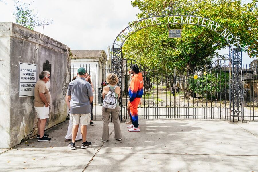 New Orleans: Garden District Food, Drinks & History Tour - Should You Book This Garden District Food, Drinks & History Tour?