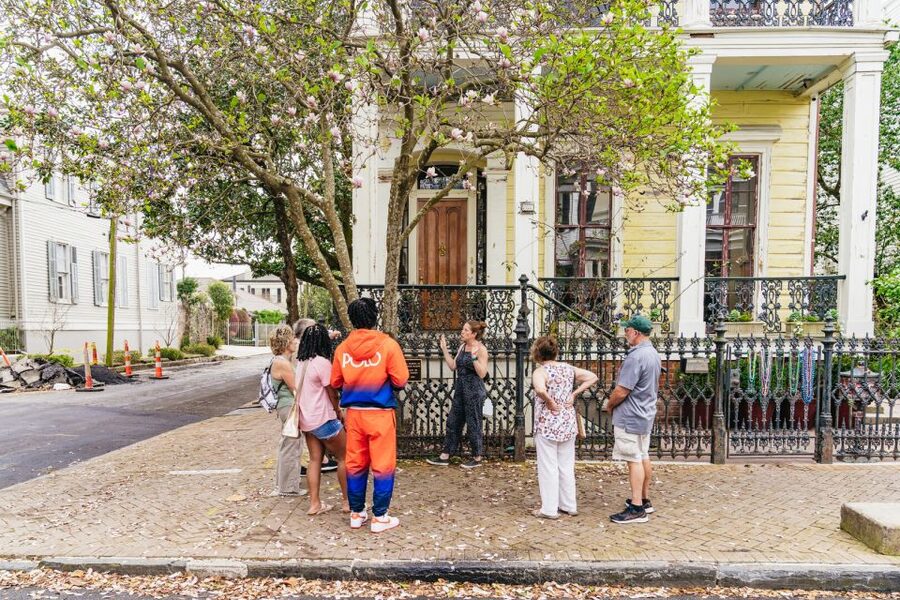 New Orleans: Garden District Food, Drinks & History Tour - Meeting on Washington Avenue, Then Up to Lafayette Cemetery No. 1