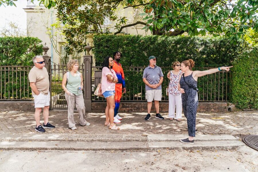 New Orleans: Garden District Food, Drinks & History Tour - Drinks at Every Stop: How to Choose Without Overthinking