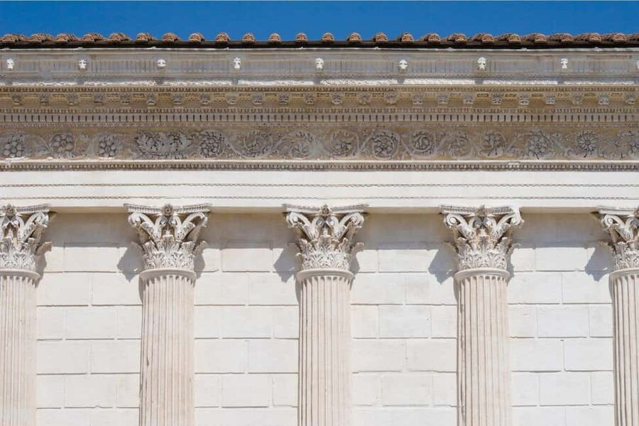 Nîmes - Spend a day like an ancient Roman - Temple of Diana: ruined walls, living debate