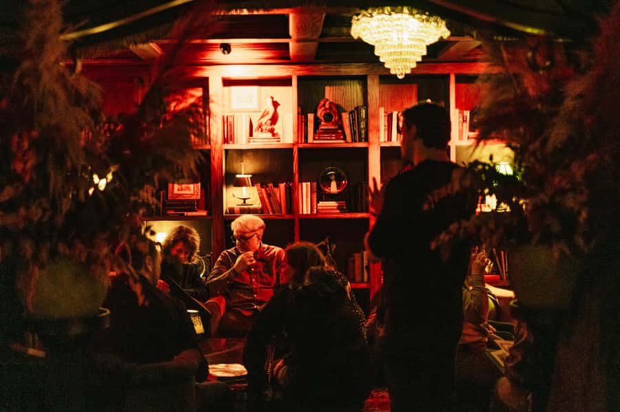 NYC: Speakeasy Drinks and Prohibition History Tour - Stop-by-stop: how the night’s story gets built