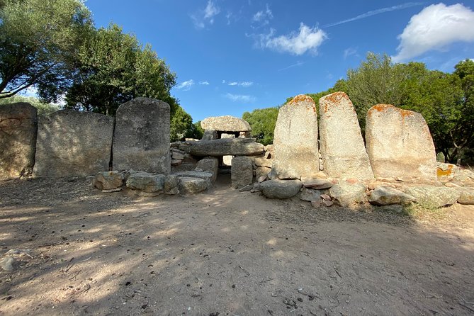 Olbia : Tuk-Tuk Tour – Ancient Treasures of Sardinia + pickup - Stop 4: Tomba dei Giganti Su Monte ’e S’Abe (the giant’s tomb)