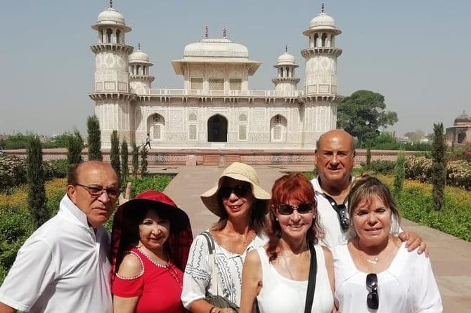 Old and New Delhi Delights Food, Culture and Heritage Tour - Chandni Chowk: Market Sights and That Classic Delhi Street Feel