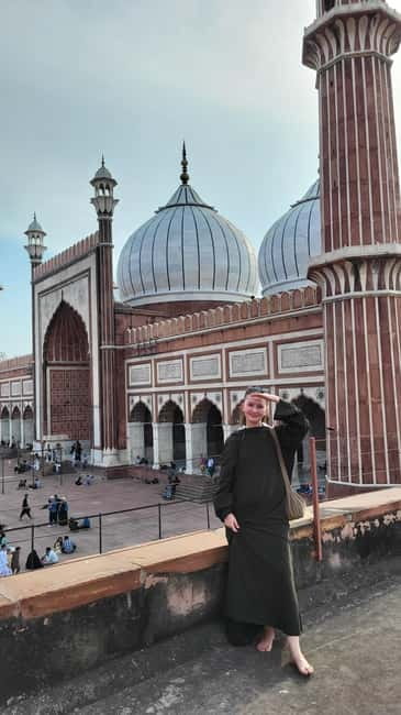 Old Delhi: Spices, Heritage and Bazaars Walking Tour - Shopping reality check: souvenirs vs. what the markets are actually for