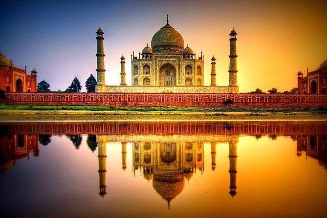 Old Delhi Walking Tour: Food, Culture & Spice Bazaars - Naughara: Nine Houses, a Jain Temple Moment, and Much-Needed Quiet