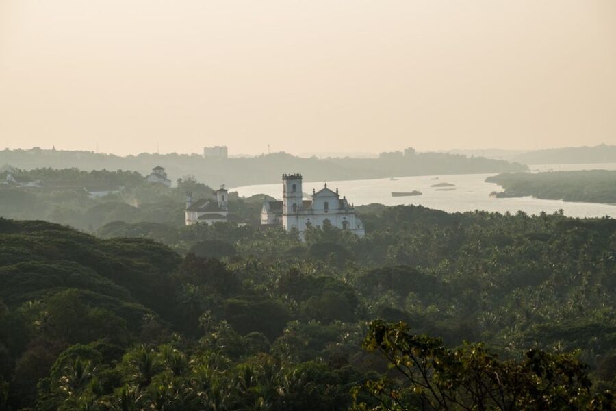 Old Goa: Walking Tour of Heritage Churches - Old Goa ruins to Se Cathedral: scale, symbolism, and what survived