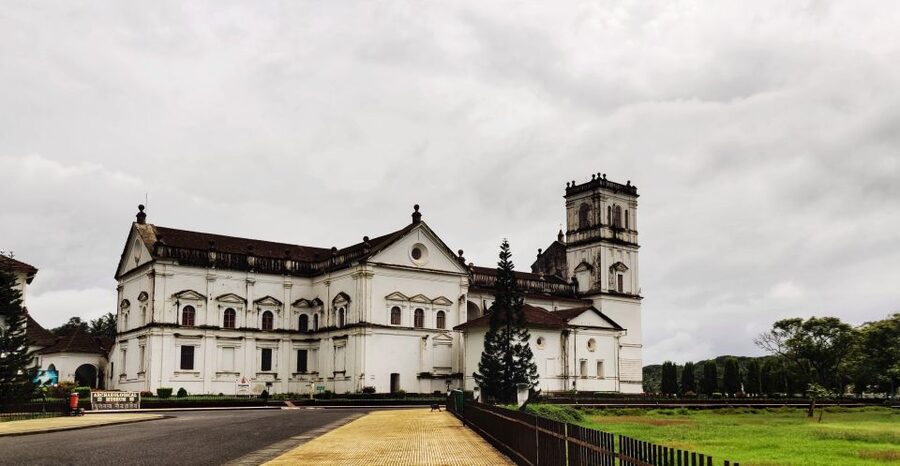 Old Goa: Walking Tour of Heritage Churches - Basilica of Bom Jesus: St. Francis Xavier’s remains as the anchor