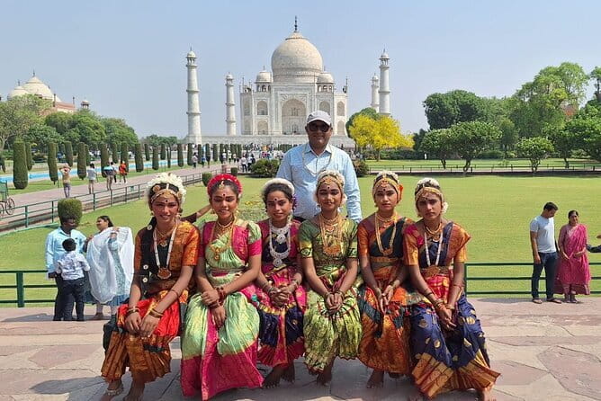 Old & New Delhi Tour : Monuments , Rickshaw Ride & Local Heritage - Gurudwara Bangla Sahib, Lotus Temple, and Swaminarayan Akshardham: Spiritual stops with real contrasts