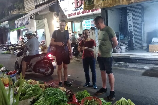 Old Quarter Hanoi Street Foods and Heritage Road Tour by Walking - O Quan Chuong Gate and Vendor Stops: The Old Quarter Eating Strategy