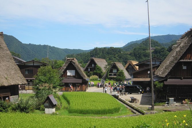 [One-day bus tour departing from Kanazawa Station] Shirakawa-go and Gokayama - Two World Heritage Villages Enjoyable Bus Tour - Lunch (Hida region set meal): a real time-saver in a busy village