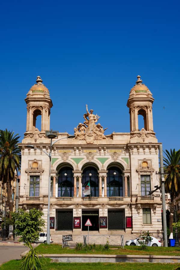 Oran: Guided Tour Between Heritage and Art of Living - Promenade de l’Étang and Sidi Elhouari: sea breeze plus everyday street life