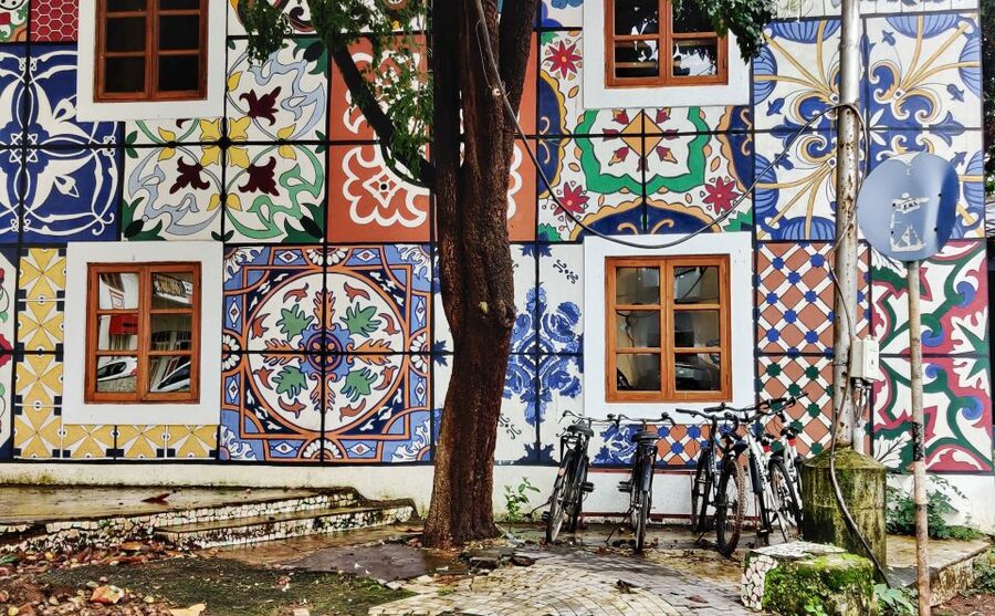 Panaji: Heritage Walk through Goa's Latin Quarter - Ceramic souvenir studio: how to shop without derailing the walk
