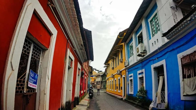 Panaji: Heritage Walking Tour in Fontainhas Latin Quarter - Rua São Tomé and Tobacco Square: start with a statue, not a lecture