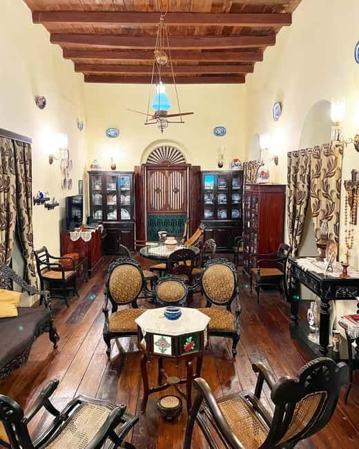 Panaji: Heritage Walking Tour in Fontainhas Latin Quarter - Sao Tome Chapel, altars, and the “why are the buildings so colorful?” question
