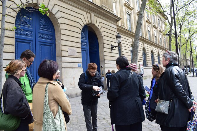 Paris Jewish Heritage: Le Marais & Montmartre Guided Walking Tour - The Mémorial de la Shoah exterior segment: remembrance, explained with care