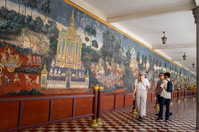 Phnom Penh Historical Tour - Royal Palace, Wat Phnom, Tuol Sleng: the real value of this 5-hour plan
