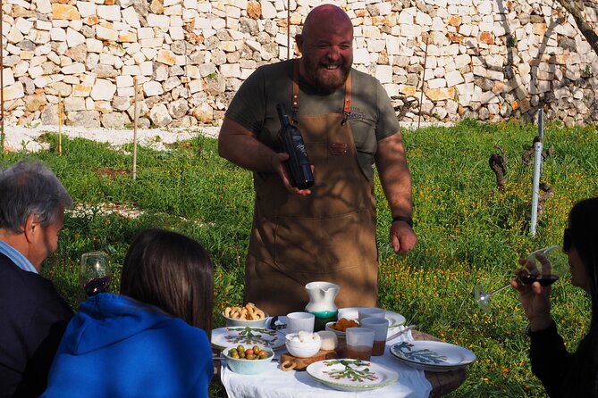 Picnic aperitif in the vineyard of an ancient trullo in Martina Franca - Step into the trullo vineyard near Martina Franca