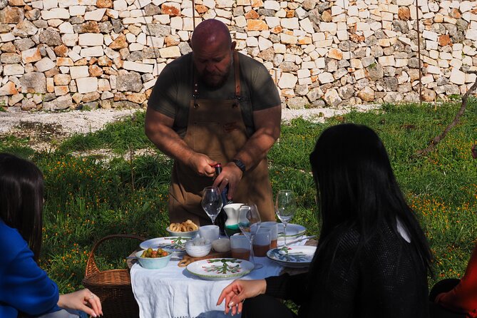 Picnic aperitif in the vineyard of an ancient trullo in Martina Franca - Getting there: the part you’ll need to handle yourself