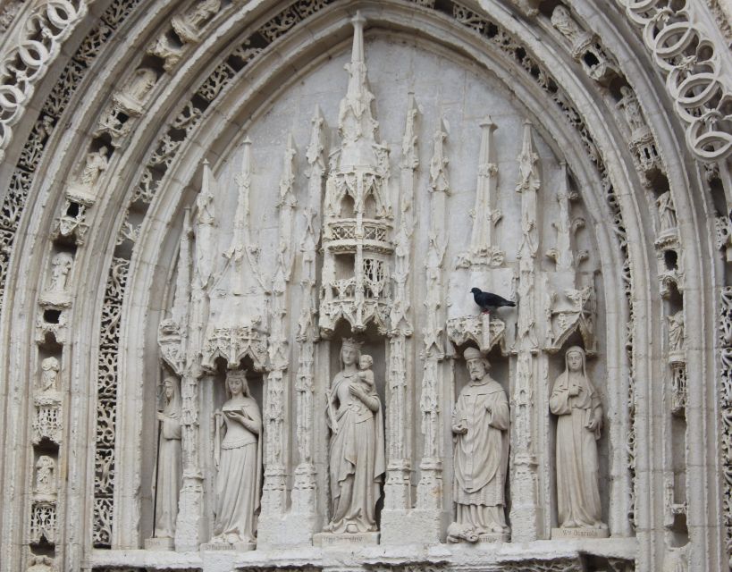 Poitiers: Discover all the City's Heritage in a Walking Tour - Place Leclerc: kings, queens, and the stories that stick