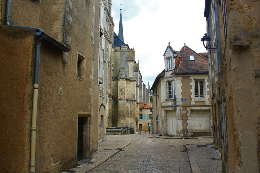 Poitiers: Discover all the City's Heritage in a Walking Tour - Sainte-Radegonde Church finish: ending with meaning