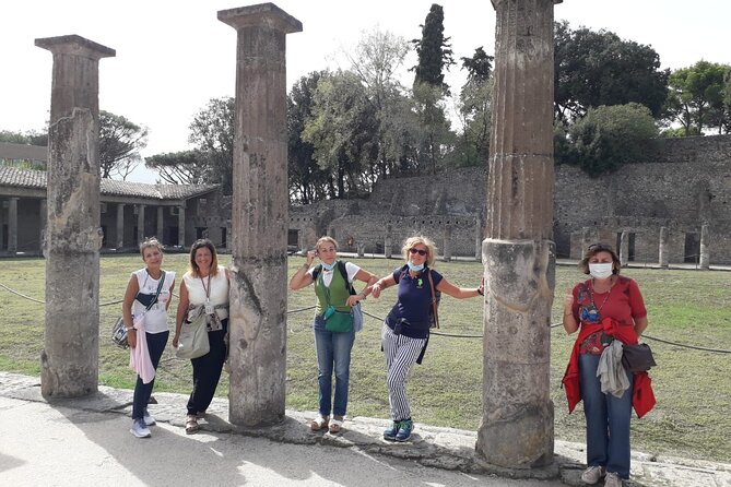 Pompeii the Ancient City (Tour+Transfer) - Vintage classic van shuttle: convenient, but plan for a time window