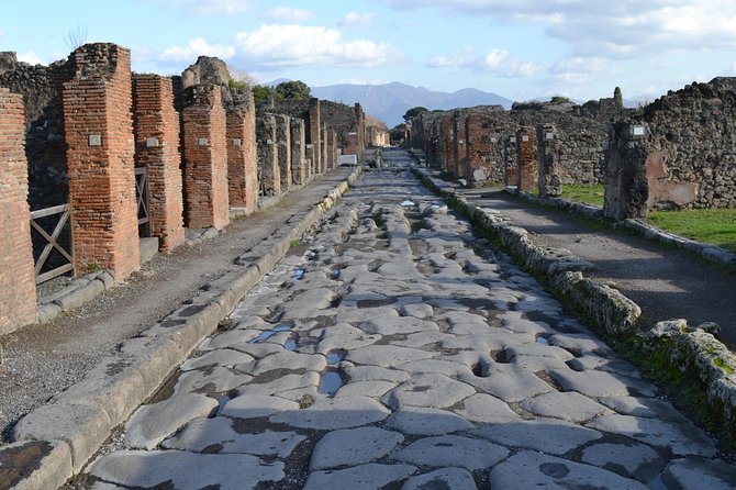 Pompeii the Ancient City (Tour+Transfer) - Teatro Grande: public entertainment, not just walls