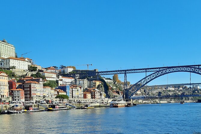 Porto Heritage Night Tour With Fado Show And Dinner Included - Restaurant and Fado Venue Expectations (So You Don’t Get Surprised)