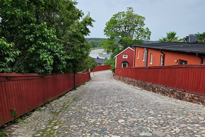 Porvoo Old Town & Riverside Heritage Guided Tour from Helsinki - Your Free Hour in Porvoo: Coffee, Shops, and Second Looks