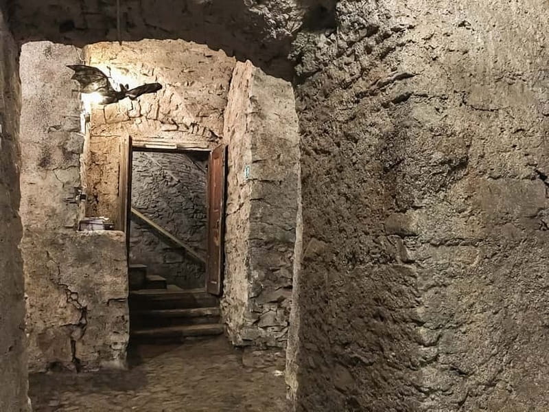 Prague: Oldtown, Medieval Underground & Dungeon History Tour - Before You Go: Rules That Affect the Experience