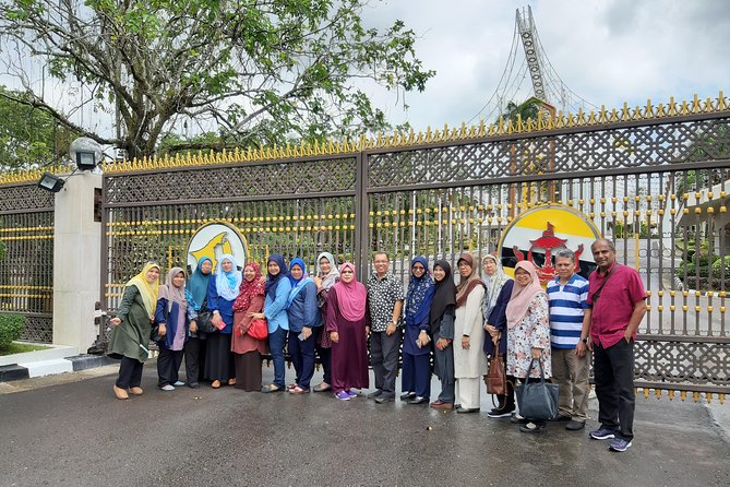 Private Bandar Heritage & Water Village Tour - Brunei Energy Hub: a quick way to connect the oil and gas story to daily life