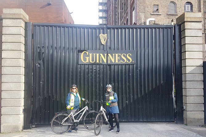 Private Dublin Historical and Heritage Tour by Bike - Grattan Bridge and Dublin Castle: seeing centuries in the same view